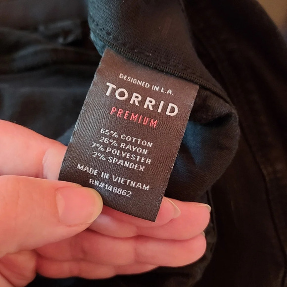 Torrid SKY HIGH SKINNY JEAN - PREMIUM STRETCH BLACK Size 24S - Picture 12 of 13